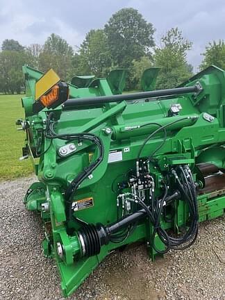 Image of John Deere C18F equipment image 3