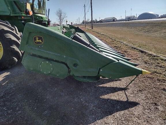 Image of John Deere C18R equipment image 4