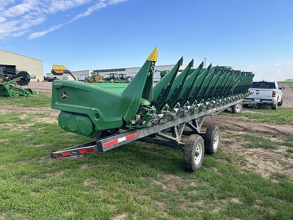 Image of John Deere C18R equipment image 3