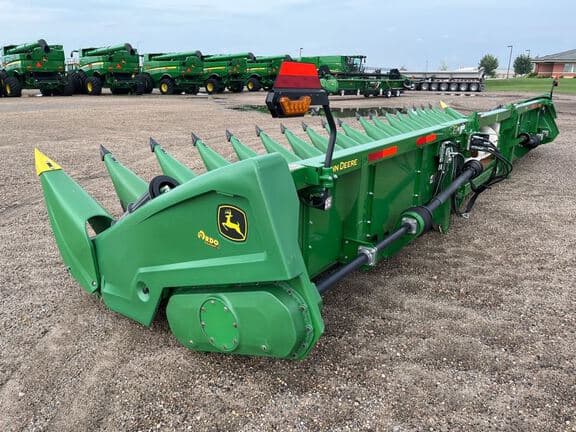 Image of John Deere C18R equipment image 3