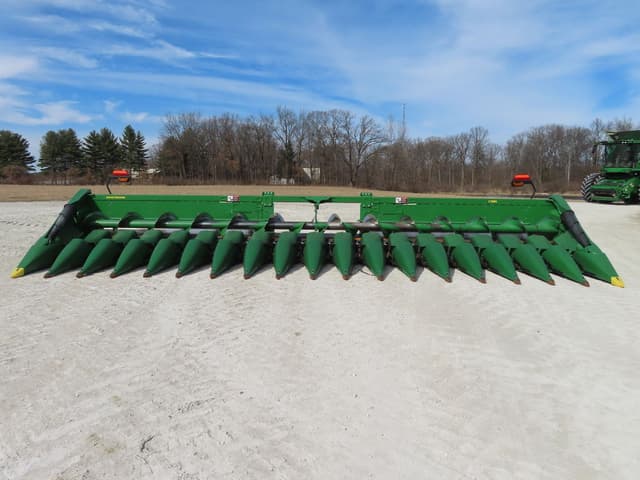 Image of John Deere C18R equipment image 2