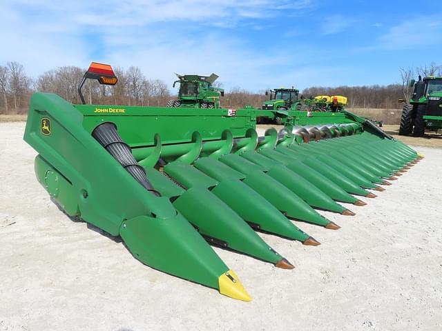 Image of John Deere C18R equipment image 1