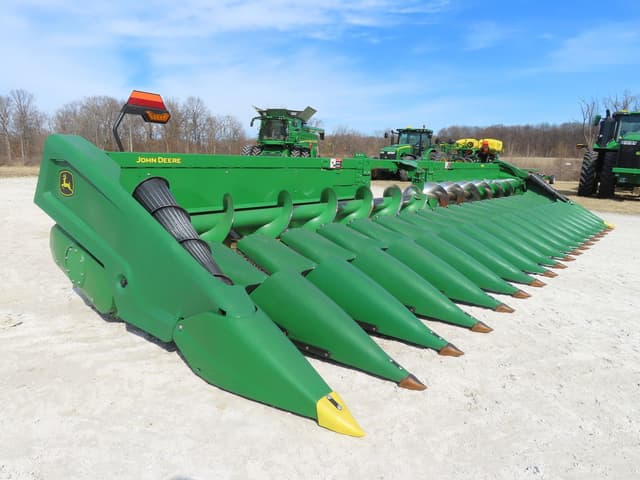 Image of John Deere C18R equipment image 1