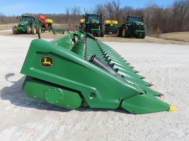 Image of John Deere C18R equipment image 3