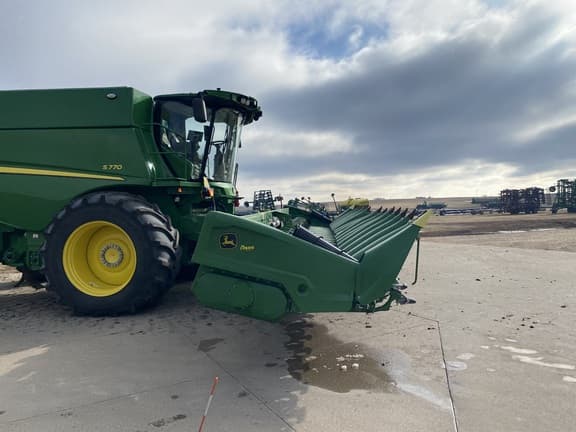 Image of John Deere C18R equipment image 4