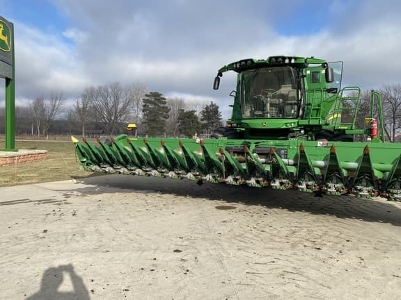 Image of John Deere C18R equipment image 1