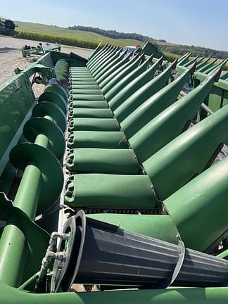 Image of John Deere C18R equipment image 4