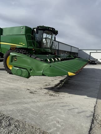 Image of John Deere C18R equipment image 1