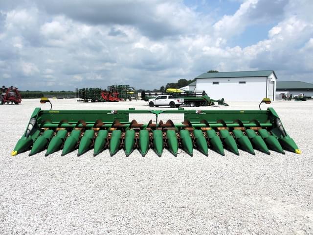 Image of John Deere C18R equipment image 4