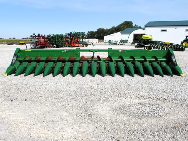 Image of John Deere C18R equipment image 4