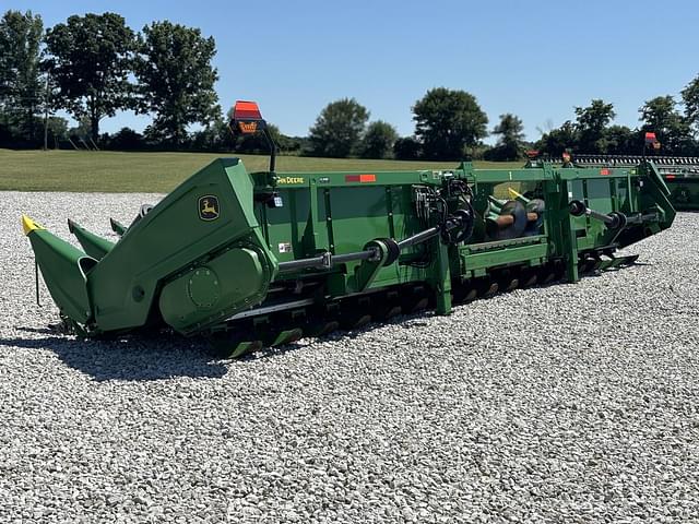 Image of John Deere C18R equipment image 3