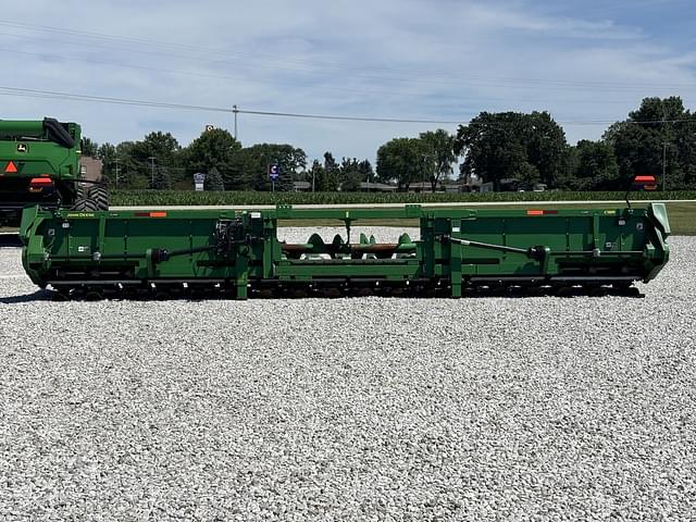 Image of John Deere C18R equipment image 4