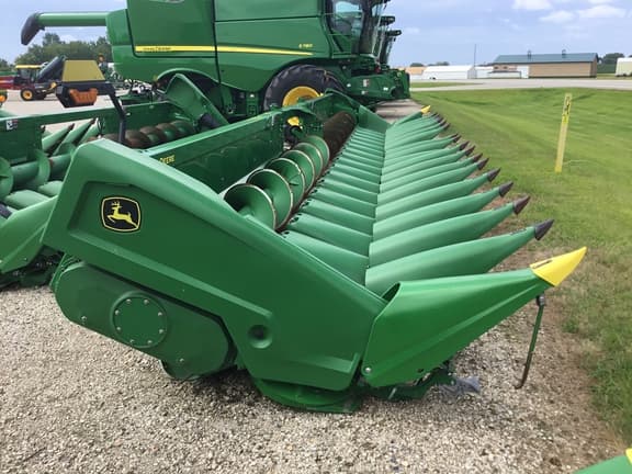 Image of John Deere C18R equipment image 2