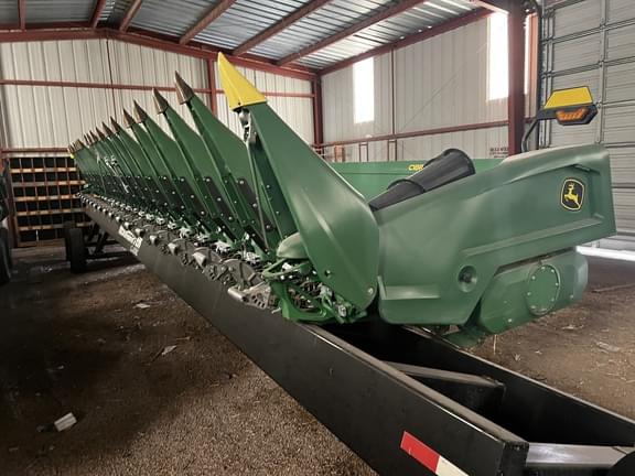 Image of John Deere C18R equipment image 4