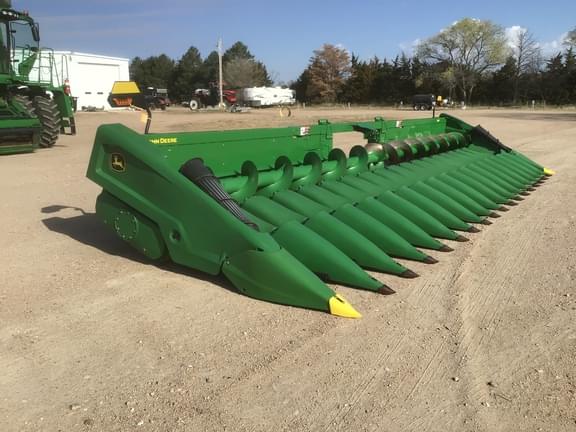 Image of John Deere C18R equipment image 1