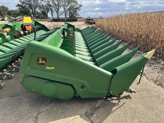 Image of John Deere C18R equipment image 3