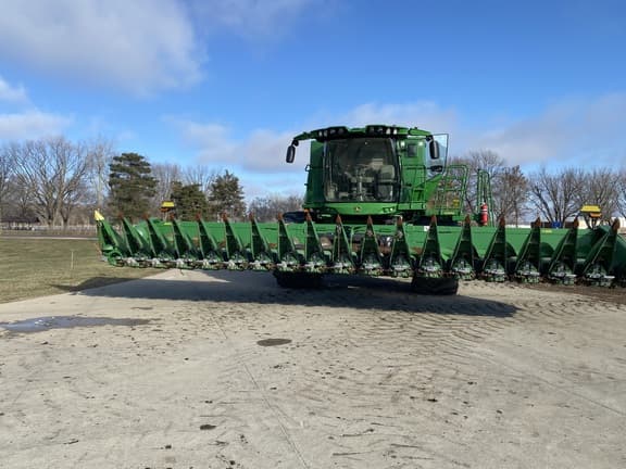 Image of John Deere C18R equipment image 1