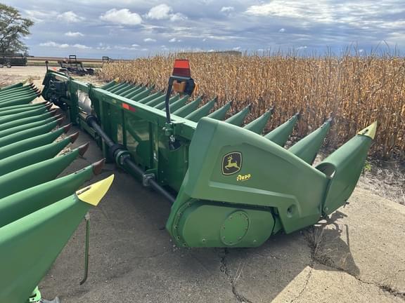 Image of John Deere C18R equipment image 4
