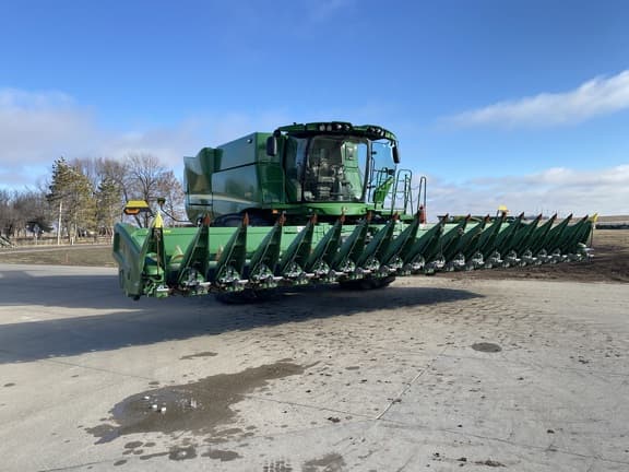 Image of John Deere C18R equipment image 2