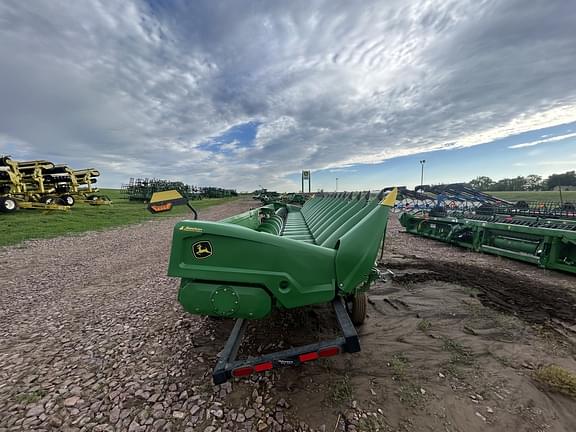 Image of John Deere C18R equipment image 3