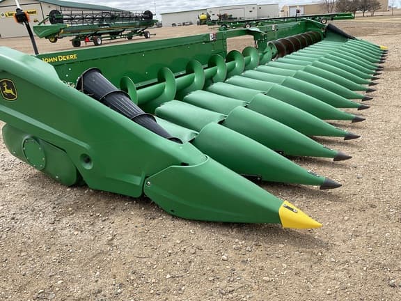 Image of John Deere C18R equipment image 1