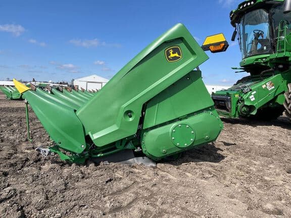 Image of John Deere C18R equipment image 2