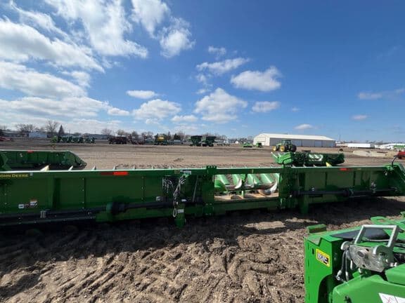 Image of John Deere C18R equipment image 4