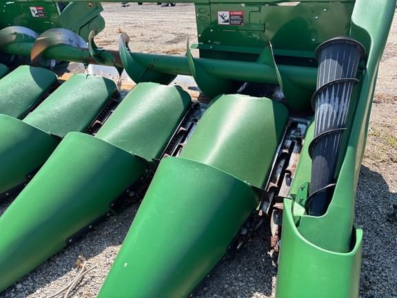 Image of John Deere C6R equipment image 4