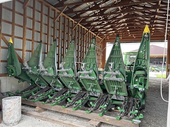 Image of John Deere C6R equipment image 2