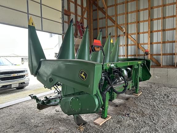 Image of John Deere C6R equipment image 1