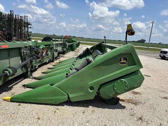 Image of John Deere C6R equipment image 1