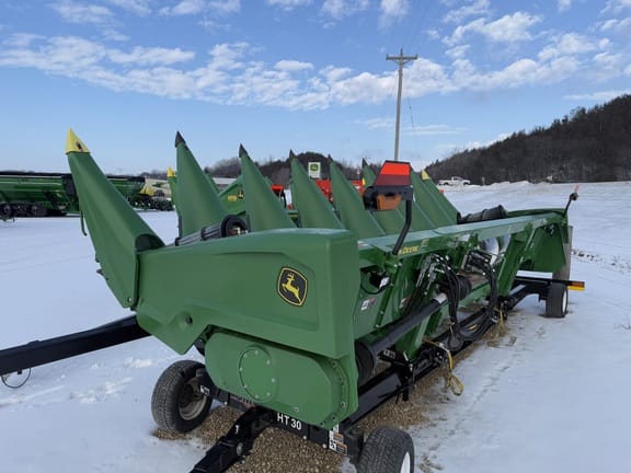 Main image John Deere C8R