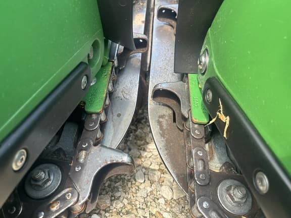 Image of John Deere C8R equipment image 3