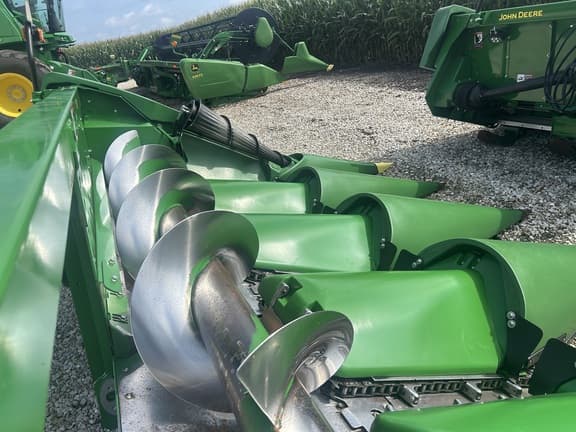 Image of John Deere C8R equipment image 4