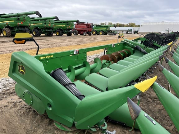 2022 John Deere C8R Equipment Image0