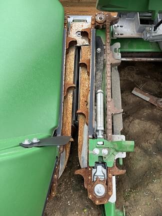 Image of John Deere C8R equipment image 3