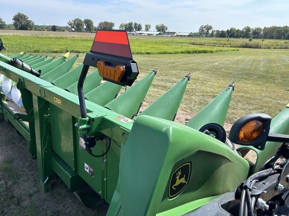 Image of John Deere C8R equipment image 3