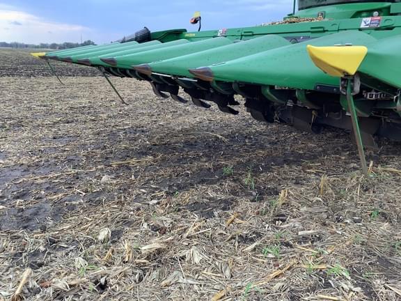 Image of John Deere C8R equipment image 3