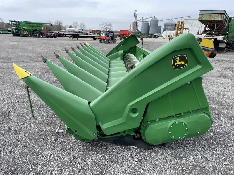 2022 John Deere C8R Equipment Image0