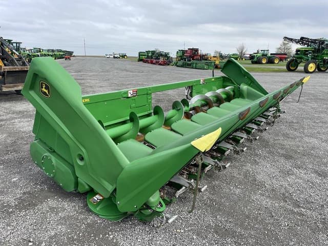 Image of John Deere C8R equipment image 2