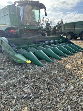 2022 John Deere C8R Equipment Image0