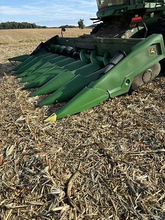 Image of John Deere C8R equipment image 3