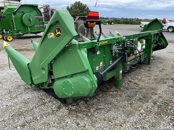Image of John Deere C8R equipment image 1