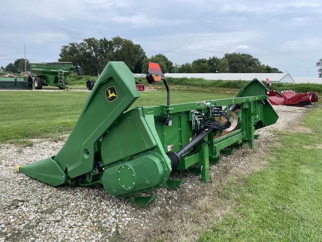 Image of John Deere C8R equipment image 2