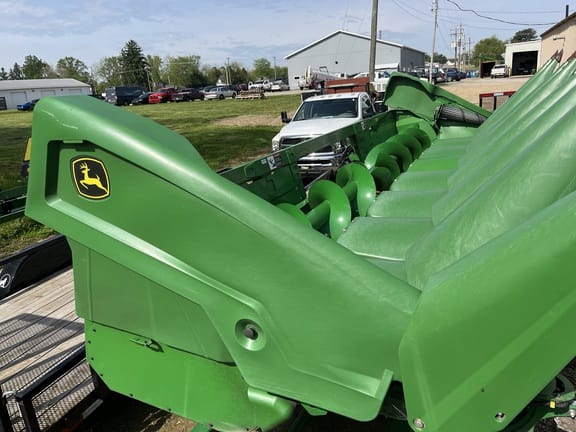 2022 John Deere C8R Equipment Image0