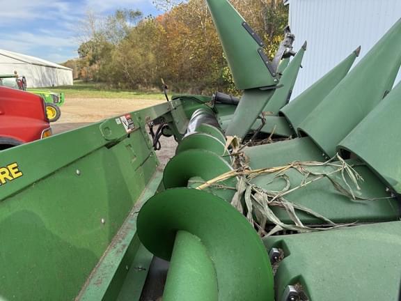 Image of John Deere C8R equipment image 3