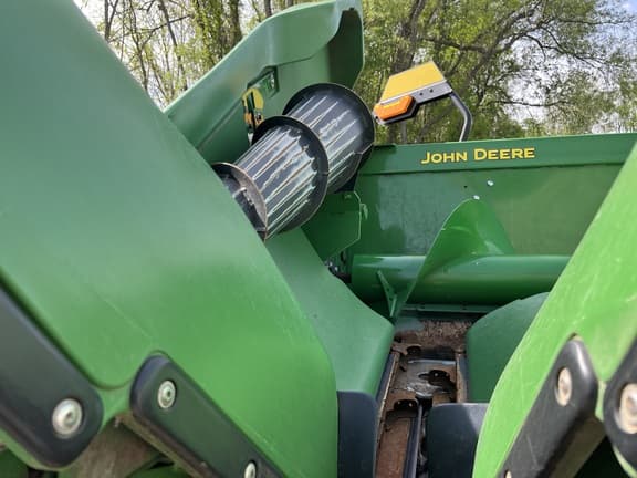 Image of John Deere C8R equipment image 4