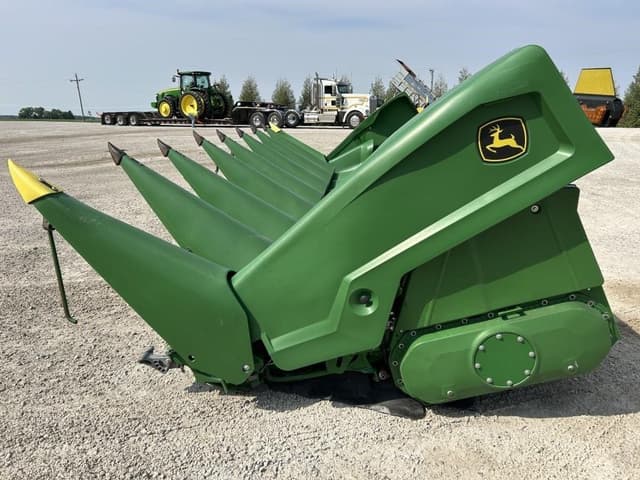 Image of John Deere C8R equipment image 4