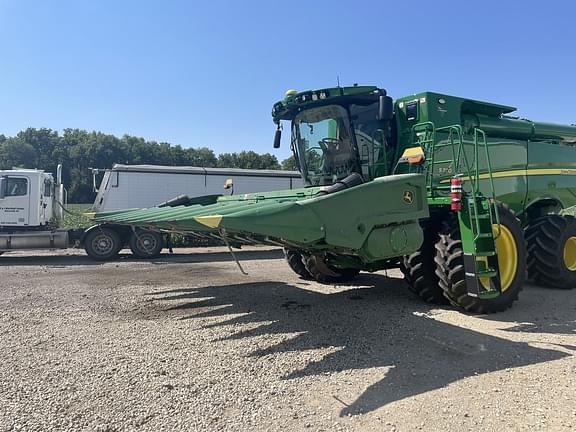 Image of John Deere C8R equipment image 1