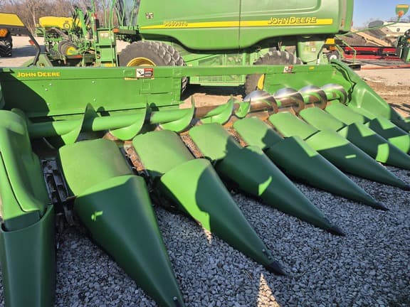 Image of John Deere C8R equipment image 3